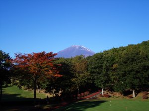 10月28日（火）東富士　１．０Ｒ　晴れ　6,595ｙ　イン45　アウト40